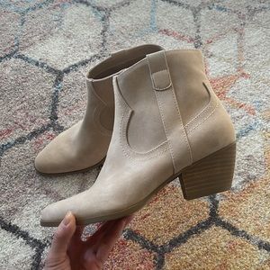 DV by DOLCE VITA Perdue Ankle Western Booties